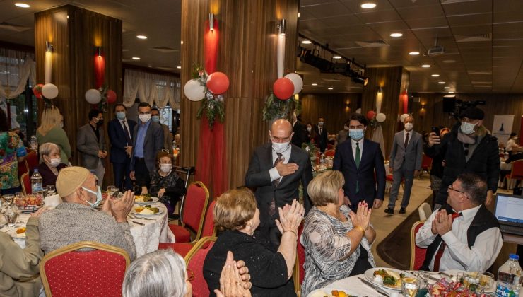 Başkan Soyer huzurevi sakinlerinin yeni yılını kutladı