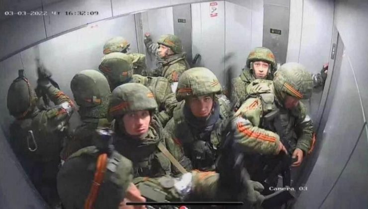 Rus askerlerini asansöre hapsettiler