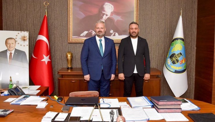 Menemen Futbol Kulubü’nün yeni sahipleri Ekmas Group üst yönetim, Menemen Belediye Başkan Vekili Aydın Pehlivan’ı makamında ziyaret etti.