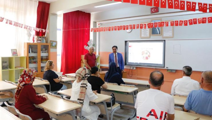 İzmir İl Milli Eğitim Müdürlüğünde ‘Aile Okulu Projesi’ Kapsamında Eğitimler Aralıksız Devam Ediyor