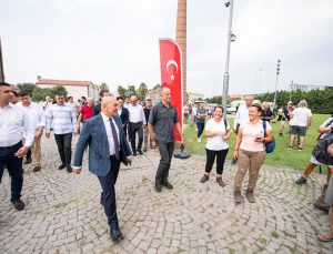 <strong>Başkan Soyer Kocatepe’den İzmir’e taşınacak Türk bayrağını teslim etti  </strong>