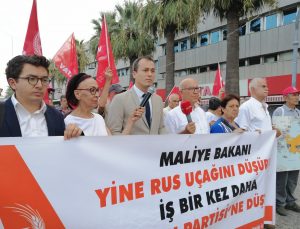 İzmir’de Vatan Partisi’nden Maliye Bakanına tepki