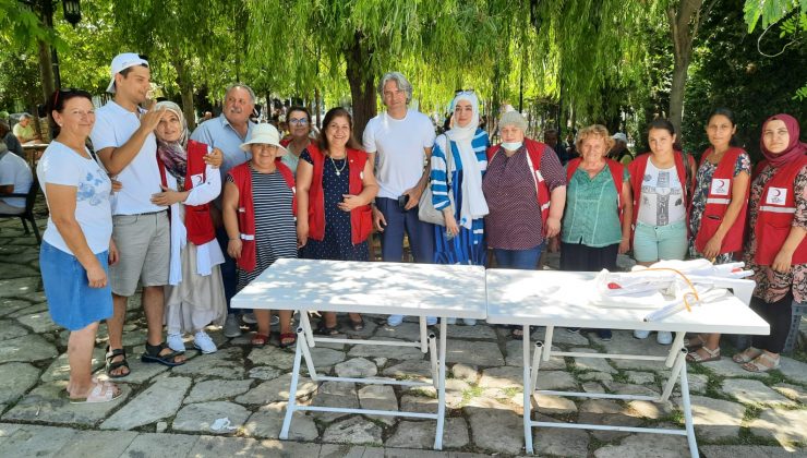 Türk Kızılay Urla, aşure dağıttı