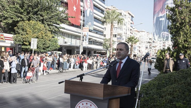 Karşıyaka’da Cumhuriyet Bayramı coşku ile kutlanıyor