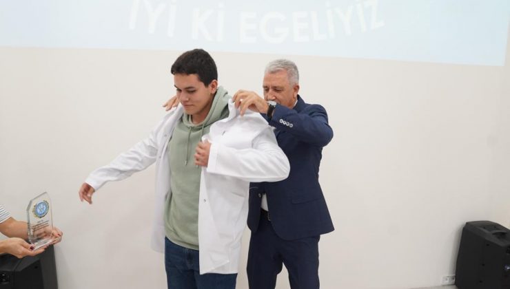 Rektör Budak, EÜ Karşıyaka Sağlık Bilimleri Fakültesinde yeni Egelilerle bir araya geldi