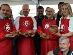 DÜNYA, MENEMEN BELEDİYESİ 1. ULUSLARARASI ÇÖMLEK FESTİVALİ’NDE BULUŞTU