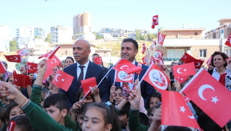 İzmir İl Milli Eğitim Müdürlüğü ve İzmir İl Emniyet Müdürlüğü İş Birliği İle “29 Ekim Cumhuriyet Bayramı Şenliği” Gerçekleştirildi