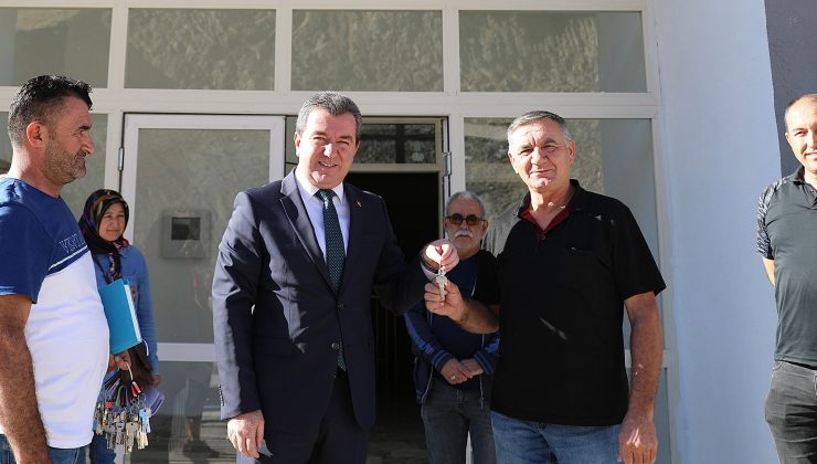 Bergama’nın ilk TOKİ konutlarında anahtar teslimi başladı