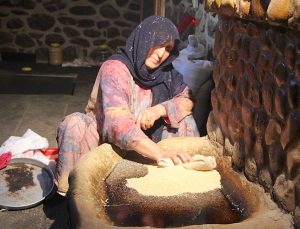 Tarihi değirmende geleneksel yöntemlerle tahin üretimi