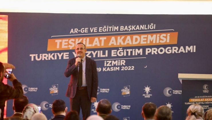 AK Parti İzmir’de, Teşkilat Akademisi ‘Türkiye Yüzyılı’ eğitim programı