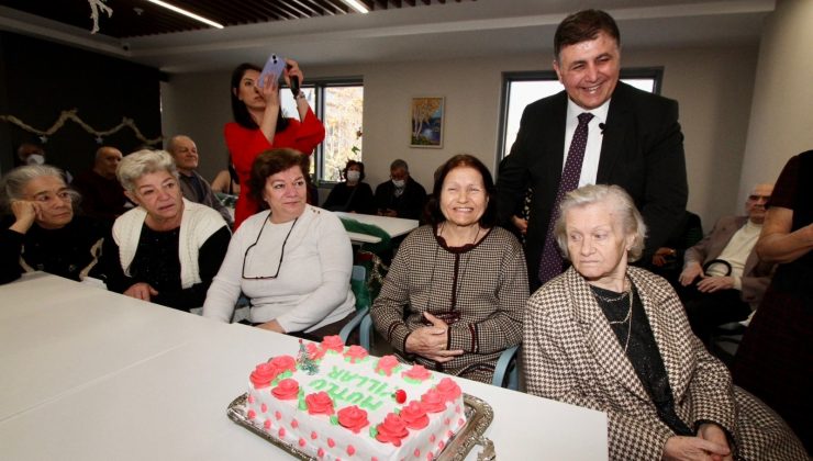 ALZHEIMER EVİ’NDE YILBAŞI EĞLENCESİ