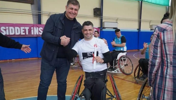Engel tanımayan sporculardan farkındalık maçı