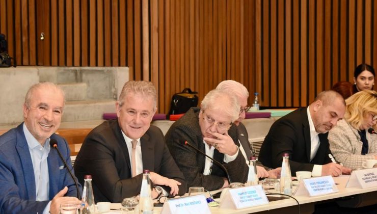 İş insanları Türk Siyaset Bilimcisi Prof. Dr. Naci Bostancı’nın toplantısında buluştu