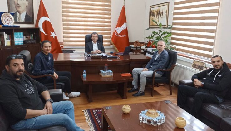 Depremzede kadın voleybol sporcusu İrem Kul’a Başkan Koştu, sahip çıktı