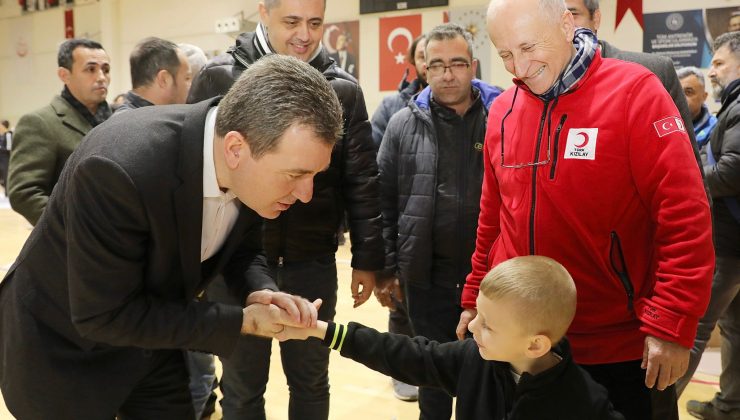 Bergama Bu çocuklar’ı ayakta alkışlıyor.