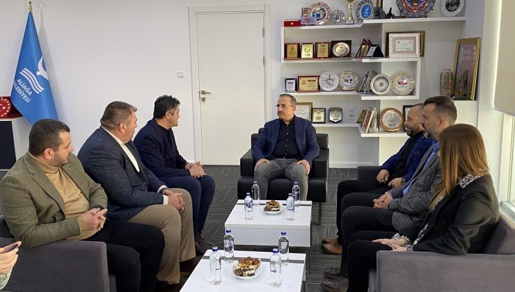 AK Parti İzmir İl Başkanı Kerem Ali Sürekli;“Kentsel dönüşüm yerine kendi çevrelerinde dönüyorlar”
