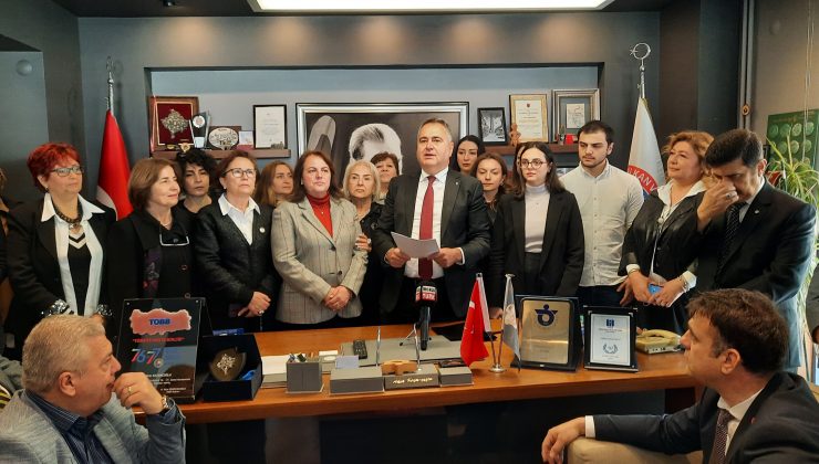 Avukat Aydın Özcan CHP İzmir milletvekilliği aday adaylığını açıkladı.