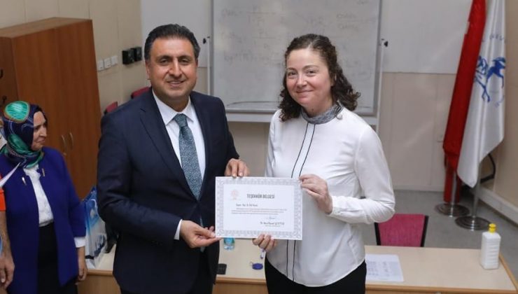 İzmir Yönetici Öğretmen Eğitimi Projesi (İZYÖP) Kapsamında Gerçekleştirilen “SPSS ile İstatistiki Veri Analizi Eğitimi” Kursu Tamamlandı
