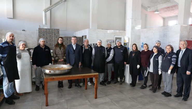 Bergama Belediyesi Aşevi’nden her gün 800 kişiye sıcak yemek