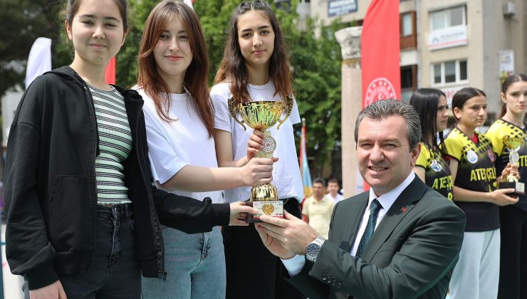 19 Mayıs Bergama’da törenle kutlandı