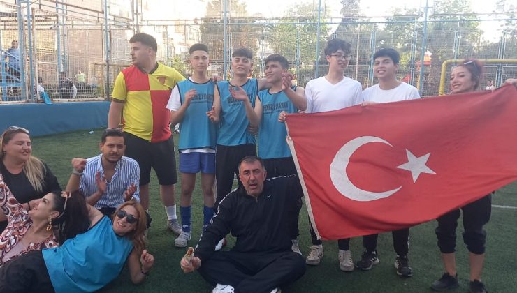 İzmir 1.Bölge Bağımsız Milletvekili Adayı Ferhan Ademhan Mustafa Kemal Atatürk’ün “Bütün Ümidim Gençliktedir”