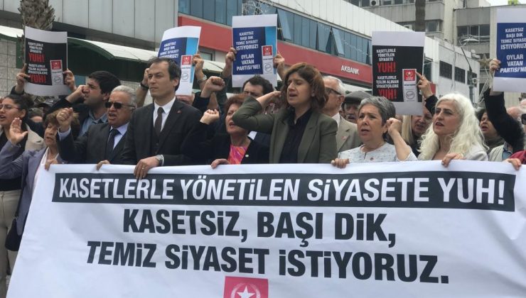 Kasetsiz başı dik temiz siyaset istiyoruz!