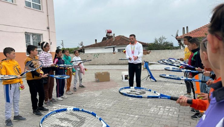 KINIK BELEDİYESİ’NDEN İLÇEYE EN UZAKTAKİ KÖYE TENİS SPORU İMKÂNI