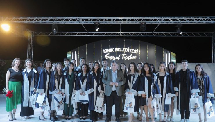 Başkan Doğruer mezun öğrencilerin heyecanına ortak oldu