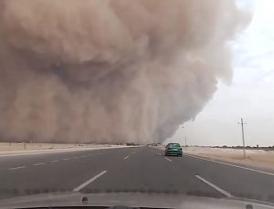 Kahire’yi kum fırtınası vurdu