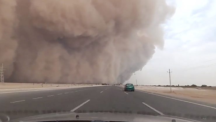 Kahire’yi kum fırtınası vurdu