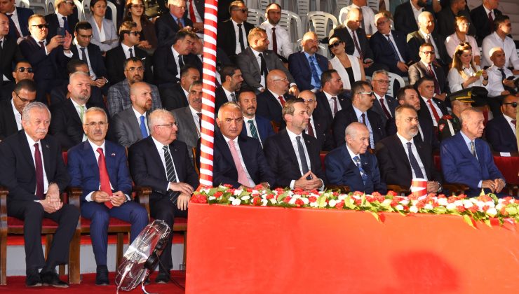 Kıbrıs Gazisi Menemenliler Barış ve Özgürlük Bayramı’nda Kıbrıs’ta