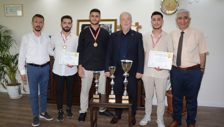 Başarılı Berberler Ata’yı ziyaret etti…