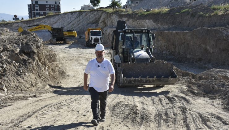 Menemen Belediyesi geleceğin doğa dostu kütüphanesinin inşaatına başladı