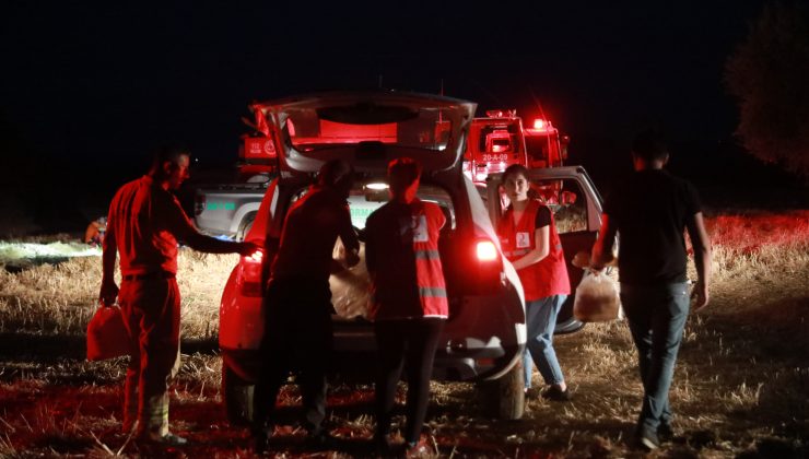 KIZILAY GÖNÜLLÜLERİ ORMAN YANGINI ÇALIŞMALARINA DESTEK VERİYOR