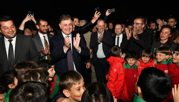 Karşıyaka stadı için miting yaptılar