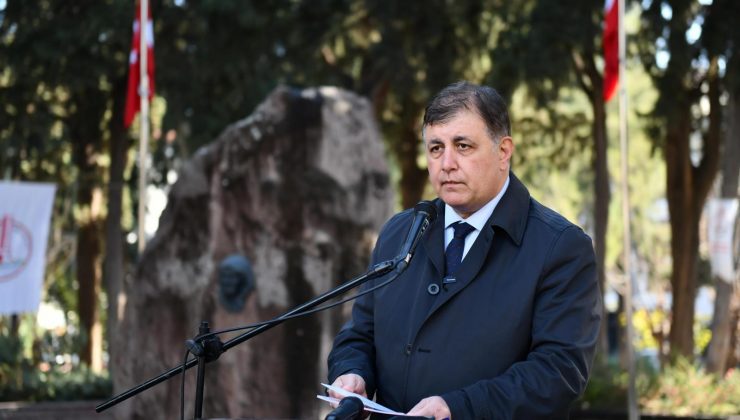 Başkan Tugay’dan Zübeyde Hanım’ın mezarı başında 8 Mart mesajı