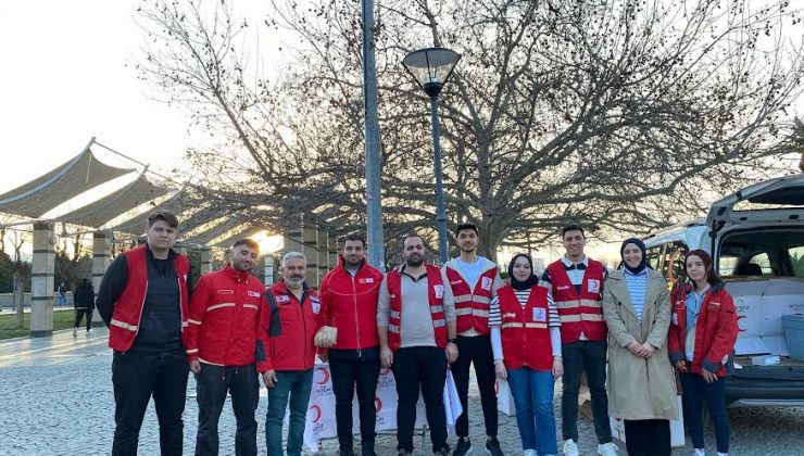 TÜRK KIZILAY KONAK ŞUBESİNDEN İFTAR KUMANYA DAĞITIMI