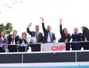 CHP Genel Başkanı Özel: Bombacı pilotun kardeşini burada belediye başkanı yapacaksın