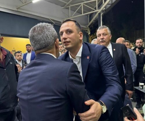 Bornova’da AK Parti adayı Çayır’dan CHP adayı Eşki’ye geçmiş olsun ziyareti