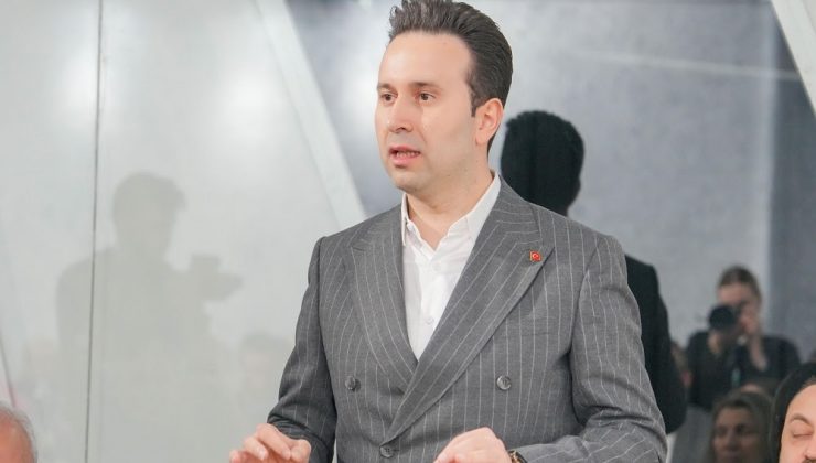 Çiftçioğlu, Karşıyaka için fark yaratacak yeni meydan projesini anlattı