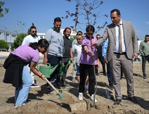 Bornova Belediyesi ve gençlerden doğaya vefa projesi