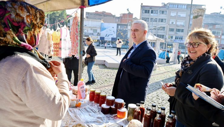 BERGAMA BELEDİYESİ ÜRETEN KADINLAR İÇİN YENİ YIL PAZARI KURDU