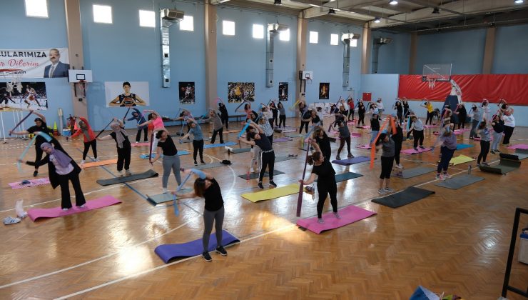 Menemenli kadınlar, ücretsiz pilates kursunda buluştu