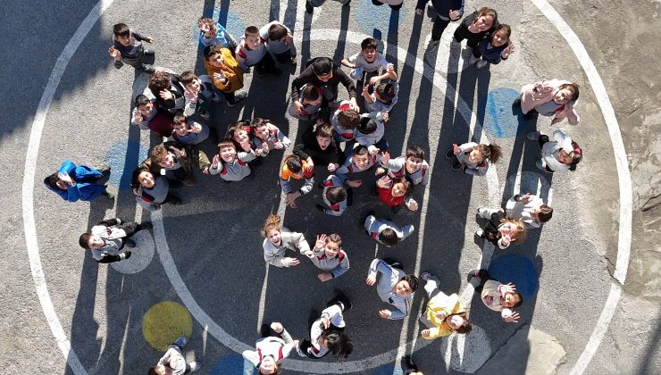 Menemen’de okul bahçeleri artık çok daha eğlenceli