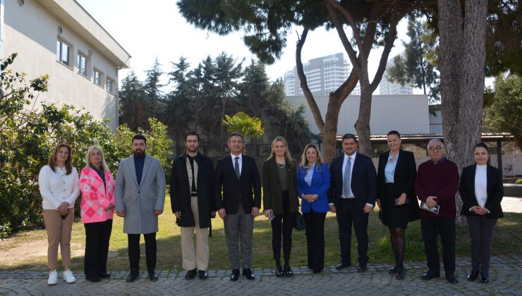 DEVA Partili Seda Kâya Ösen’den İzmir Gazeteciler Cemiyeti ve STK’lara ziyaret Tüm baskılara rağmen mücadelemizi sürdüreceğiz