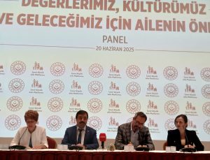 İzmir’de Ailenin Önemi Panelle Gündeme Taşındı