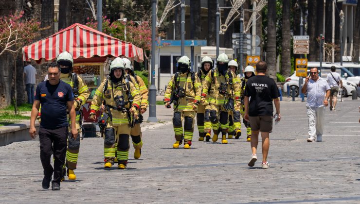 İzmir İtfaiyesi yangınlara dikkat çekmek için sokağa indi