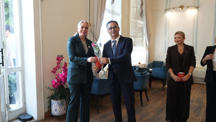 İzmir İl Millî Eğitim Müdürü Dr. Ömer Yahşi, İzmir’de Öğretmenlerle Anlamlı Bir Buluşma Gerçekleştirdi