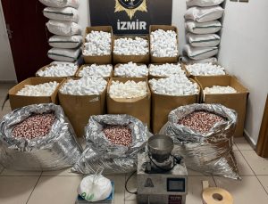 İzmir Polisi Tarihi Operasyona İmza Attı