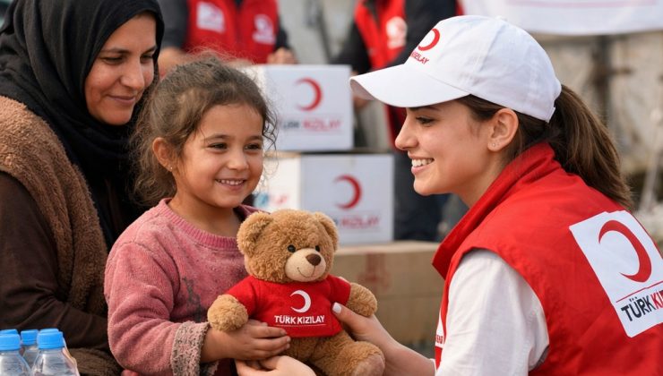 Gazze’de Ramazan’ın Gücü: Türk Kızılay 60 Bin Kişilik İftar Sofrası Kurdu